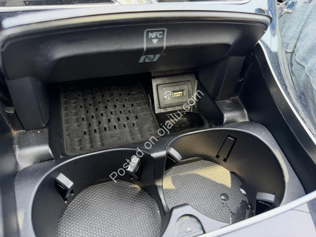2016 Mercedes E300: Luxe, Push-Start, Sunroof
