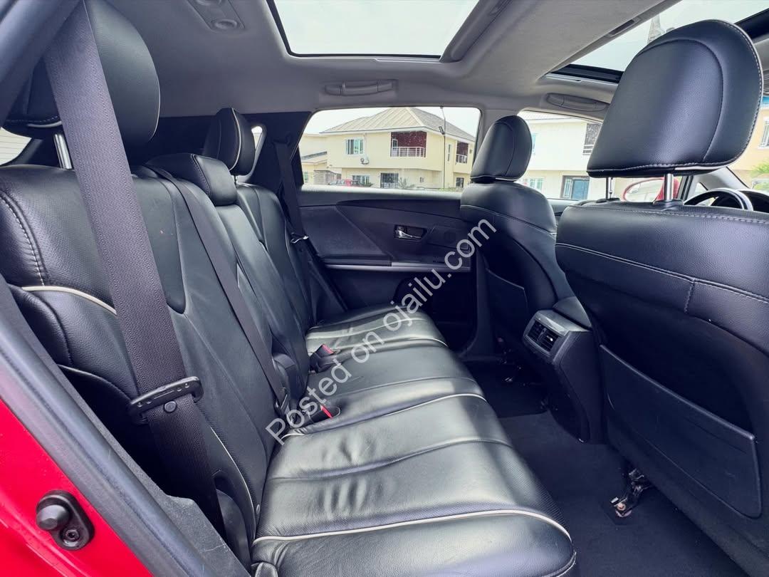 2014 Toyota VENZA Limited – Premium Panoramic Cruiser
