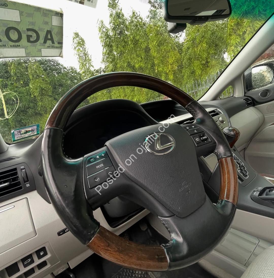 2011 Lexus RX350: Loaded Sunroof & Push Start – 18.9M