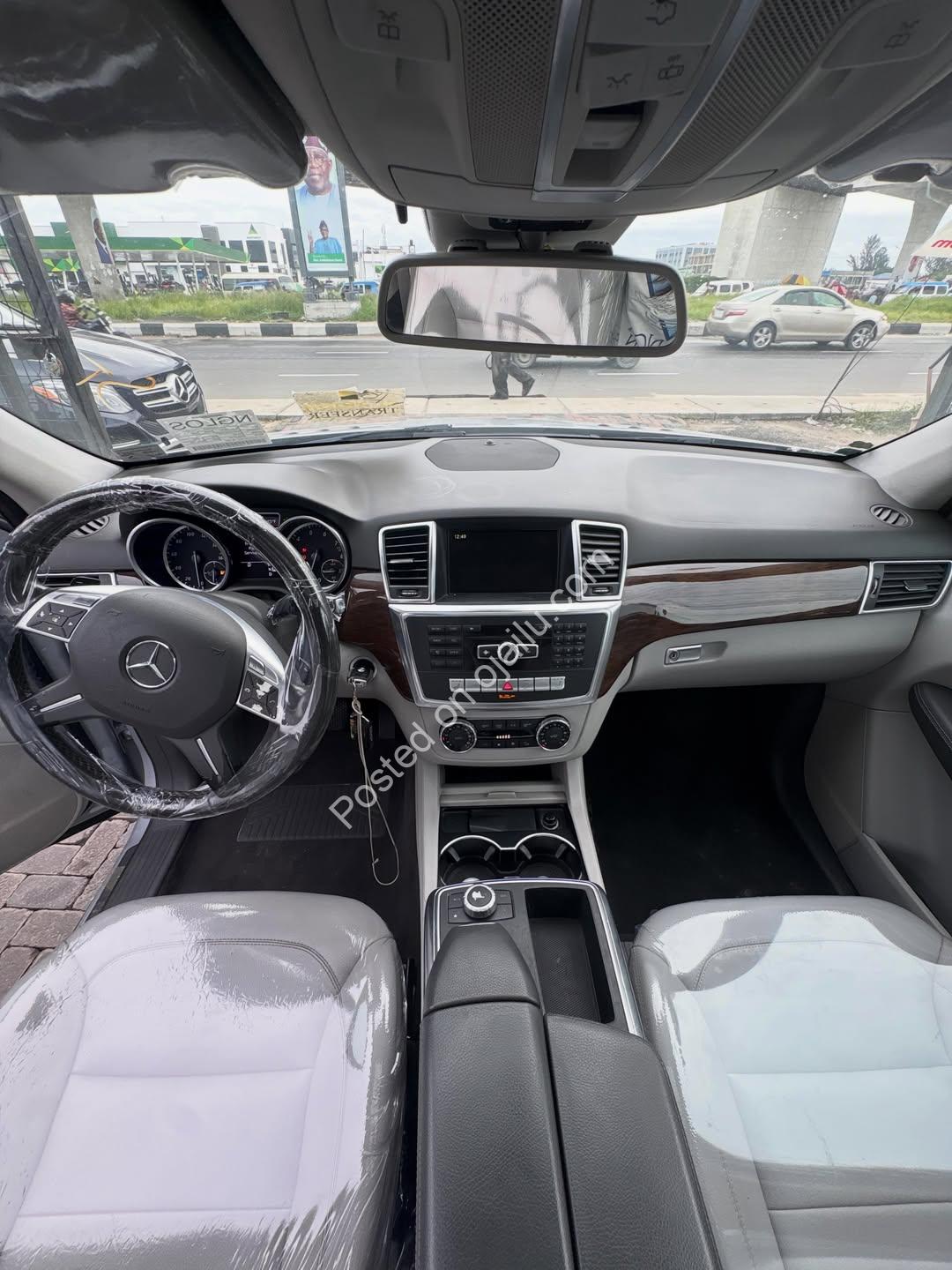 2012 ML350 4Matic: Sunroof, Camera & Power Tailgate