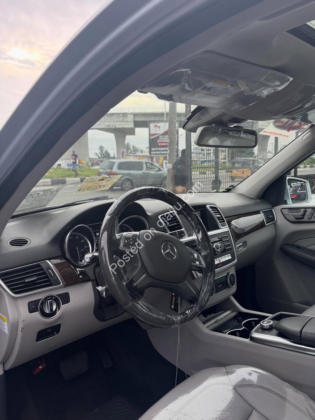 2012 ML350 4Matic: Sunroof, Camera & Power Tailgate