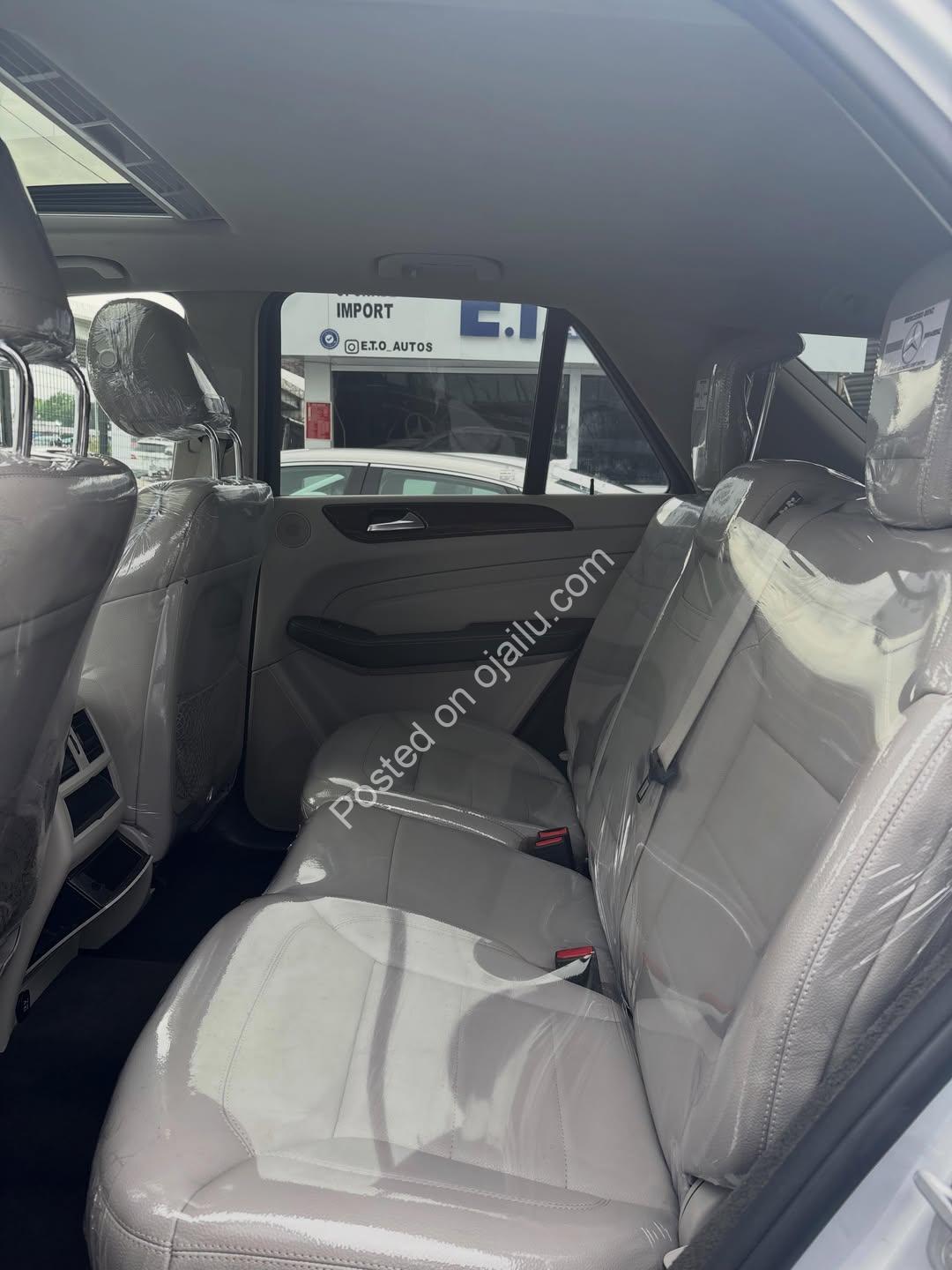 2012 ML350 4Matic: Sunroof, Camera & Power Tailgate