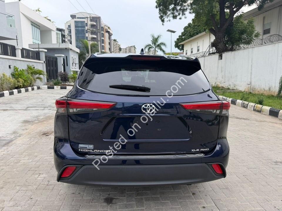 2020 Toyota Highlander XLE: AWD Luxury, 7-Seats & Loaded!
