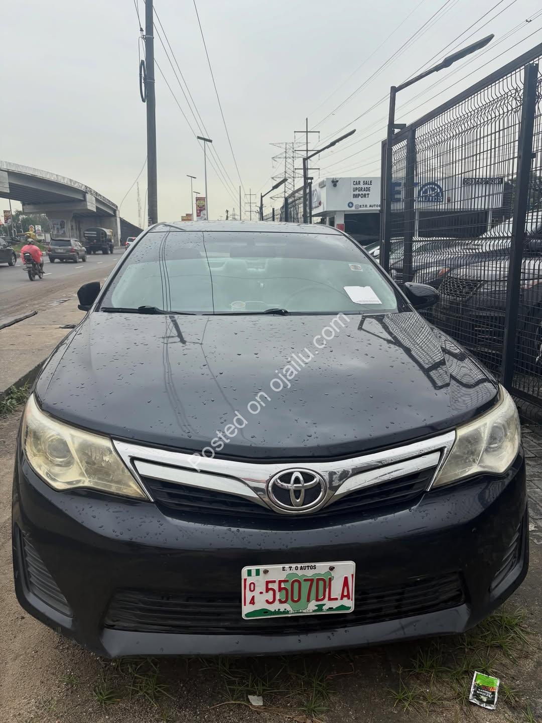 2012 Camry XLE V6: Premium Leather & Sunroof, ₦10M