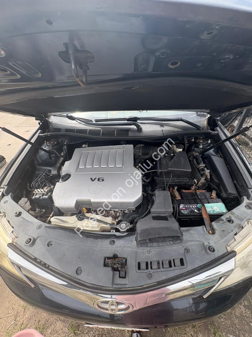2012 Camry XLE V6: Premium Leather & Sunroof, ₦10M