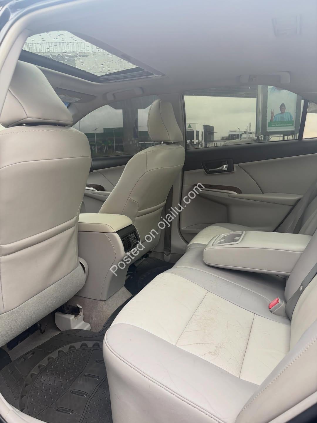 2012 Camry XLE V6: Premium Leather & Sunroof, ₦10M