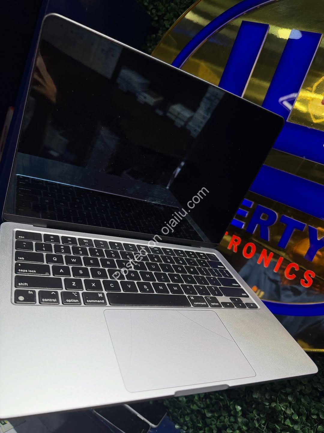 13″ M2 MacBook Air 2022: Power, Portability, Price Drop!