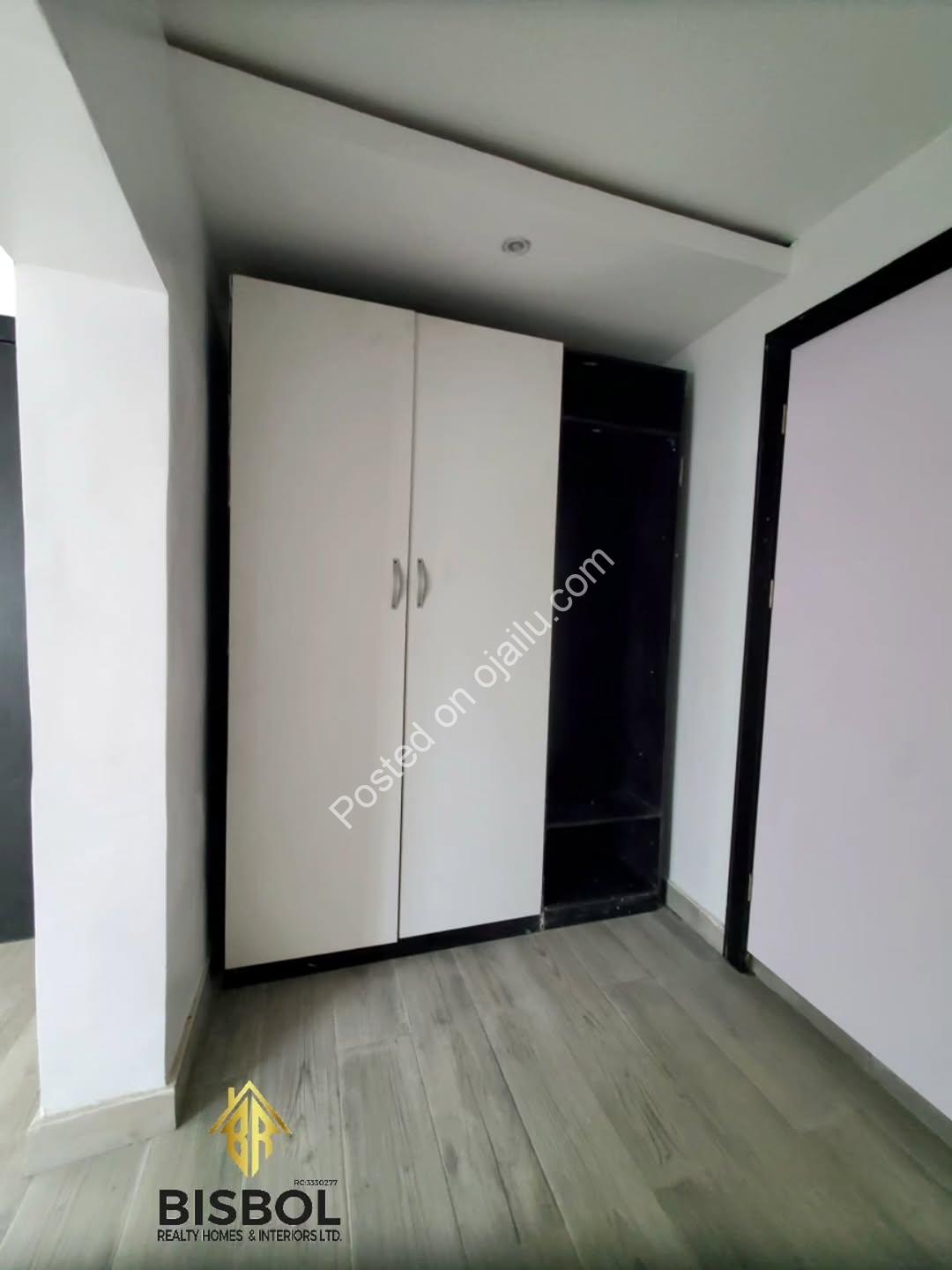 5-Bed Detached Duplex: Walk-In Ready in Chevron!