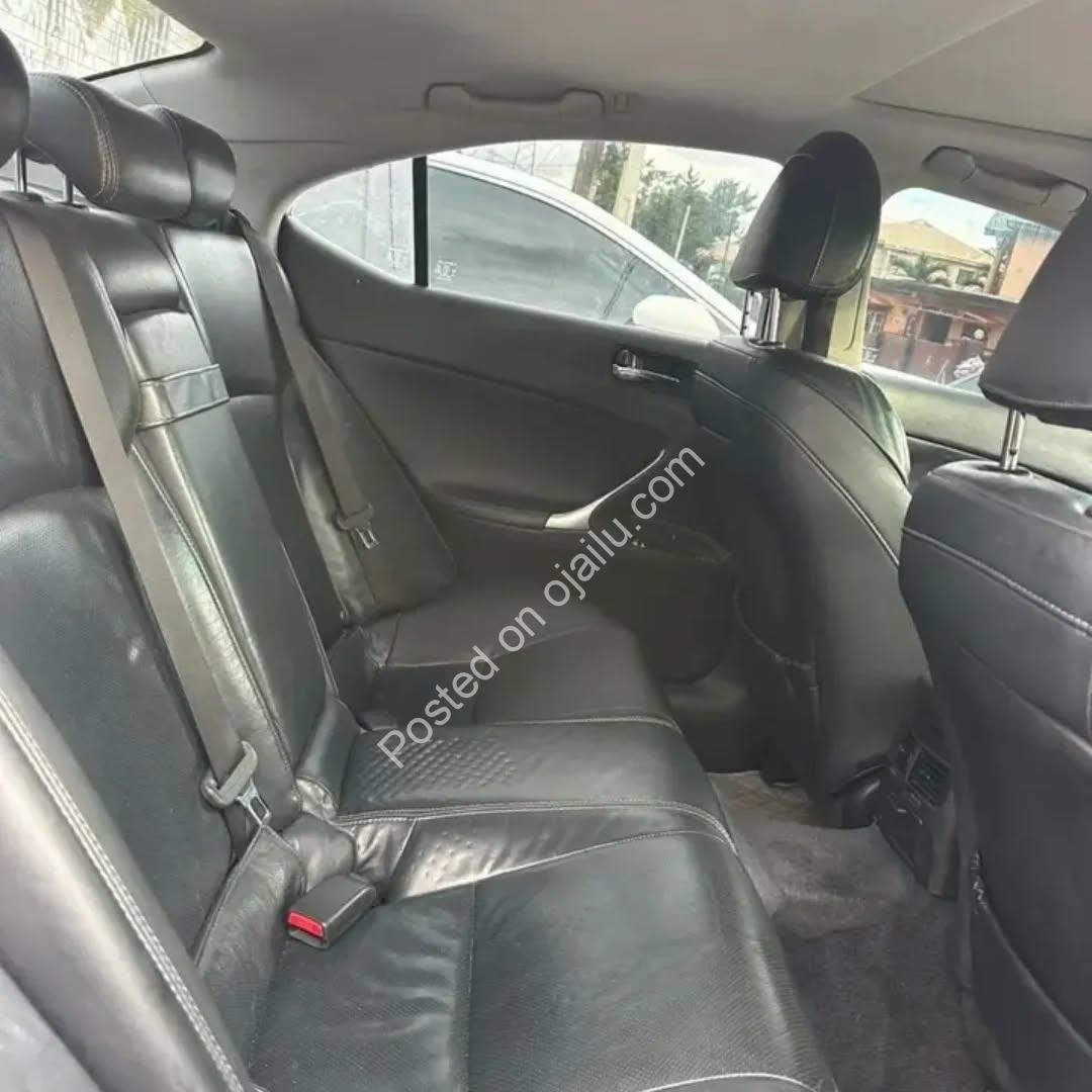 2011 Lexus IS250: Executive Luxury, Sporty V6 Performance, Duty Paid