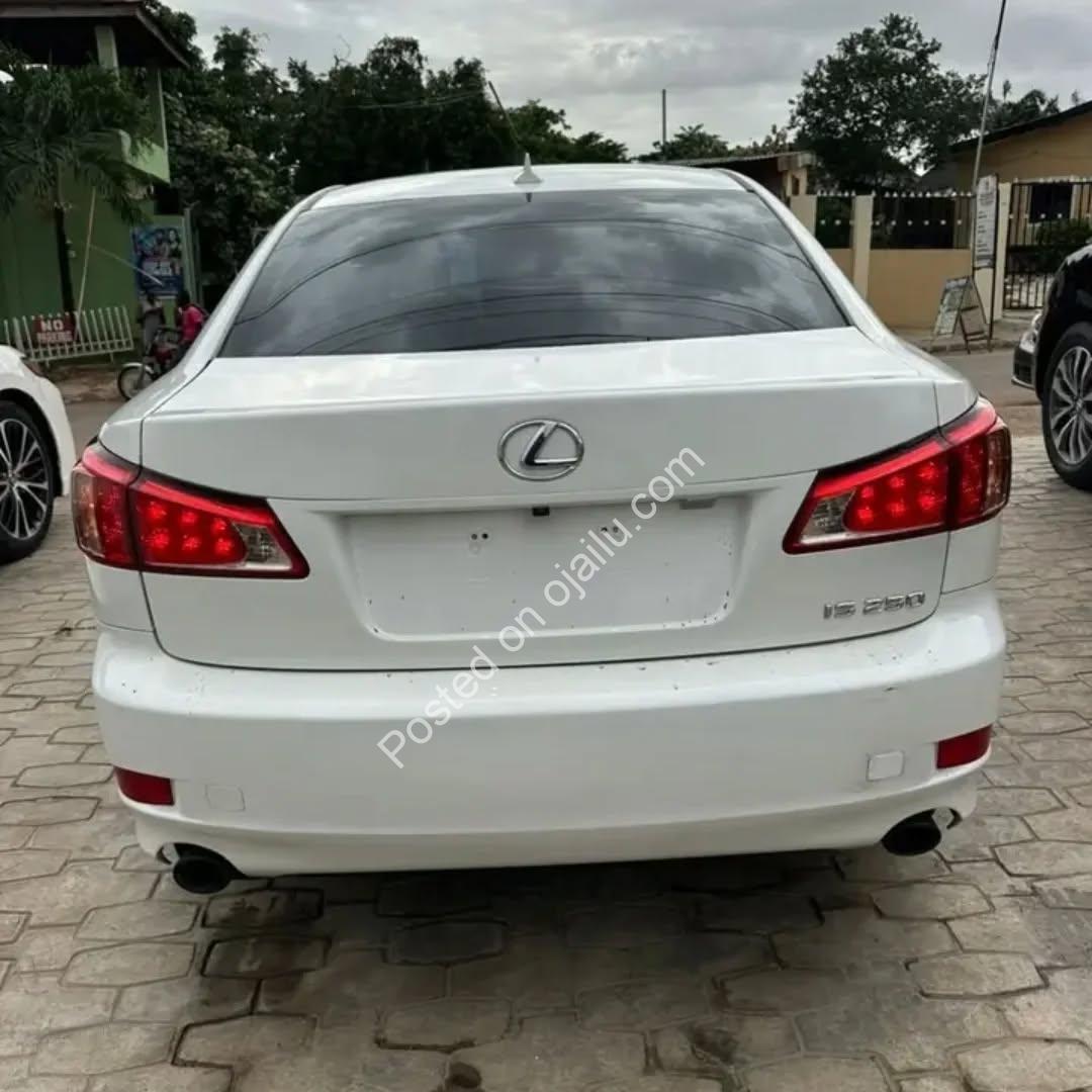 2011 Lexus IS250: Executive Luxury, Sporty V6 Performance, Duty Paid