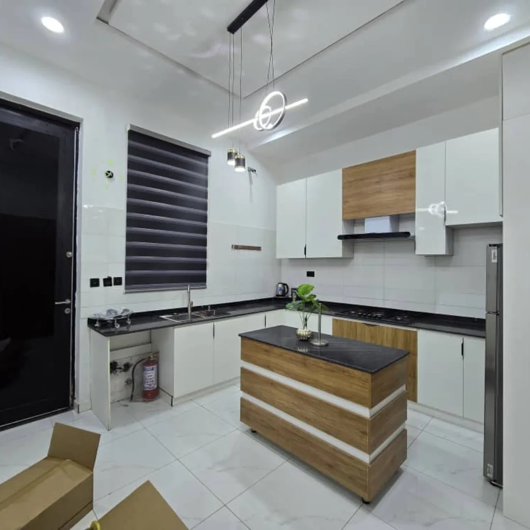 Turn-Key Living: 4BR Semi-Detached Duplex in VGC