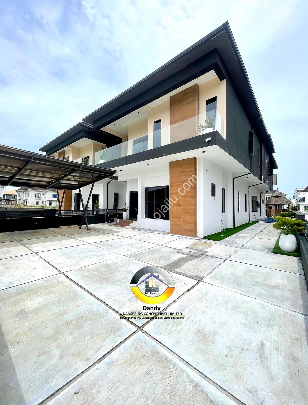 Your Private Oasis Awaits: 4BR Duplex with Pool & Mini Bar