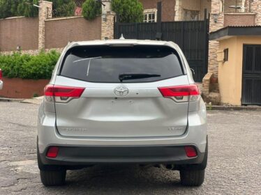 2017 Toyota Highlander – Low Miles