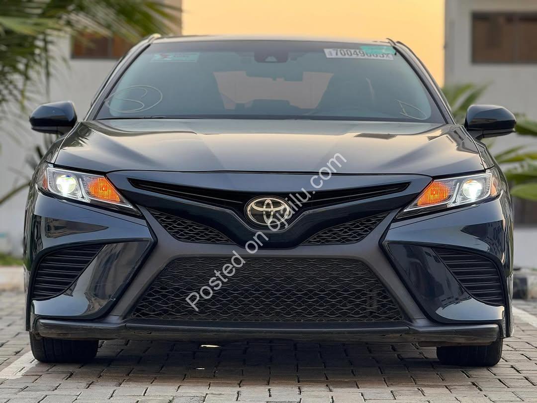 2019 Toyota Camry Sports – Aggressive Black & Bold Road Presence