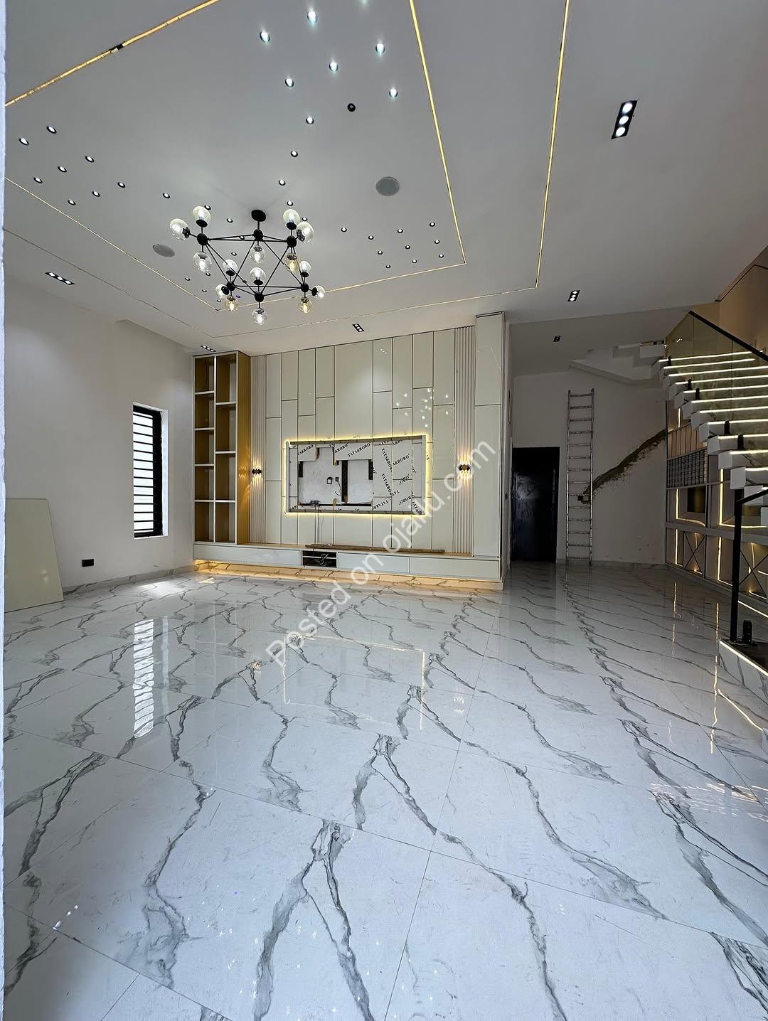 Modern Masterpiece: 5-Bed Smart Home with Rooftop Terrace