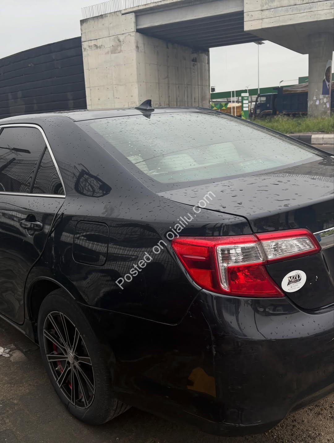 2012 Camry XLE V6: Premium Leather & Sunroof, ₦10M