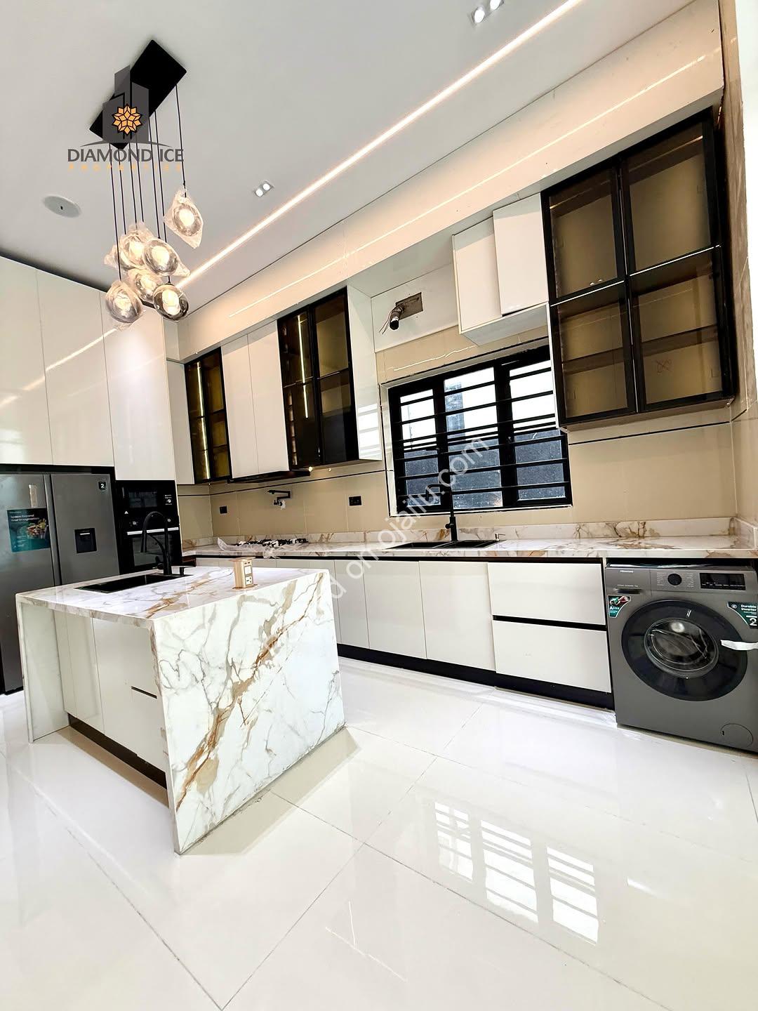 Automated 5-Bed Haven with Pool in VGC