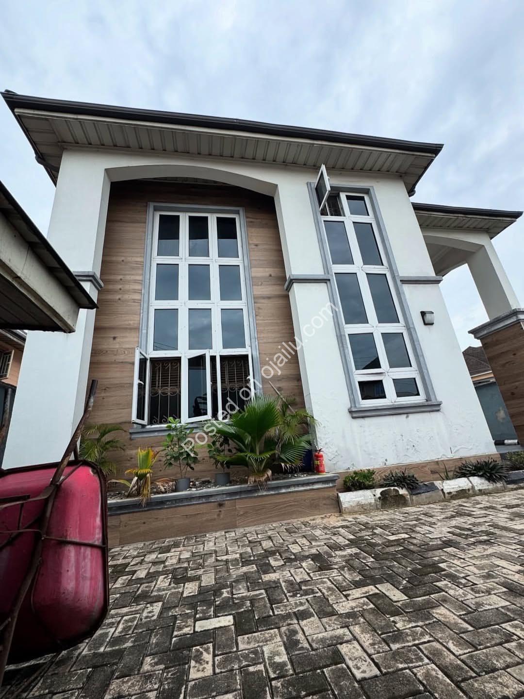 Your sanctuary awaits in Eliozu: 4BR duplex, gated & serene.
