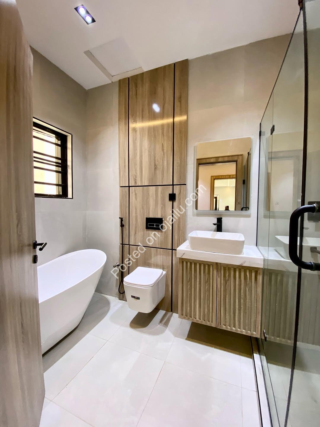 Your Dream Home Awaits: 4-Bed Duplex with Rooftop in WTC