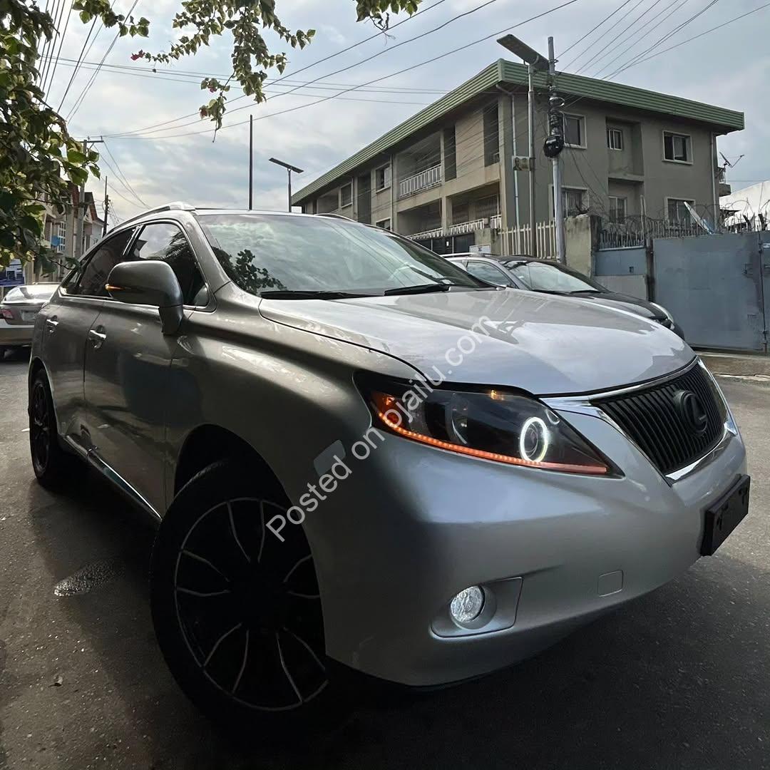 2011 Lexus RX350: Immaculate & Loaded!