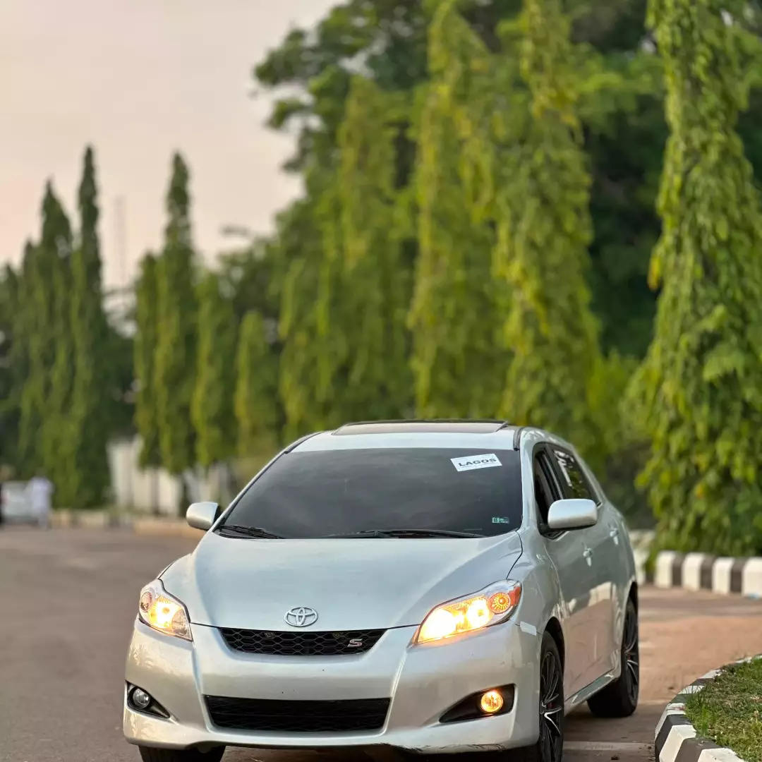 2008 Toyota Matrix: Reliable & Pristine – Yours Today