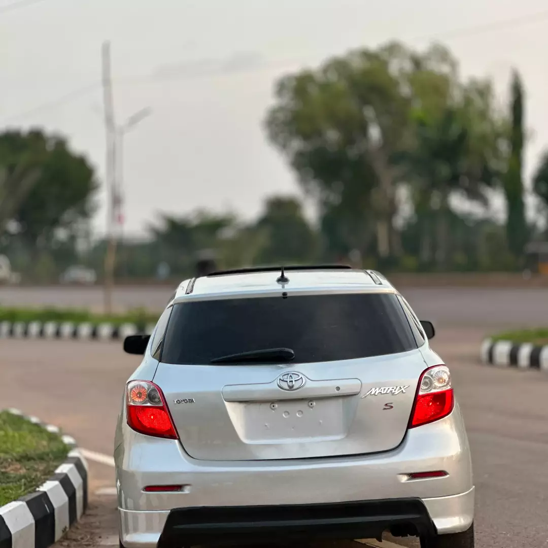 2008 Toyota Matrix: Reliable & Pristine – Yours Today