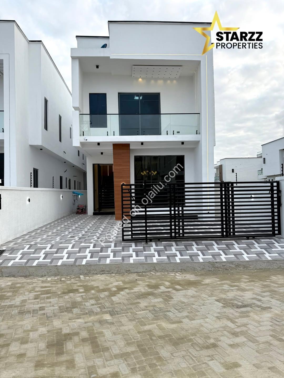 Stunning 4BR Duplex with Bluetooth Speakers