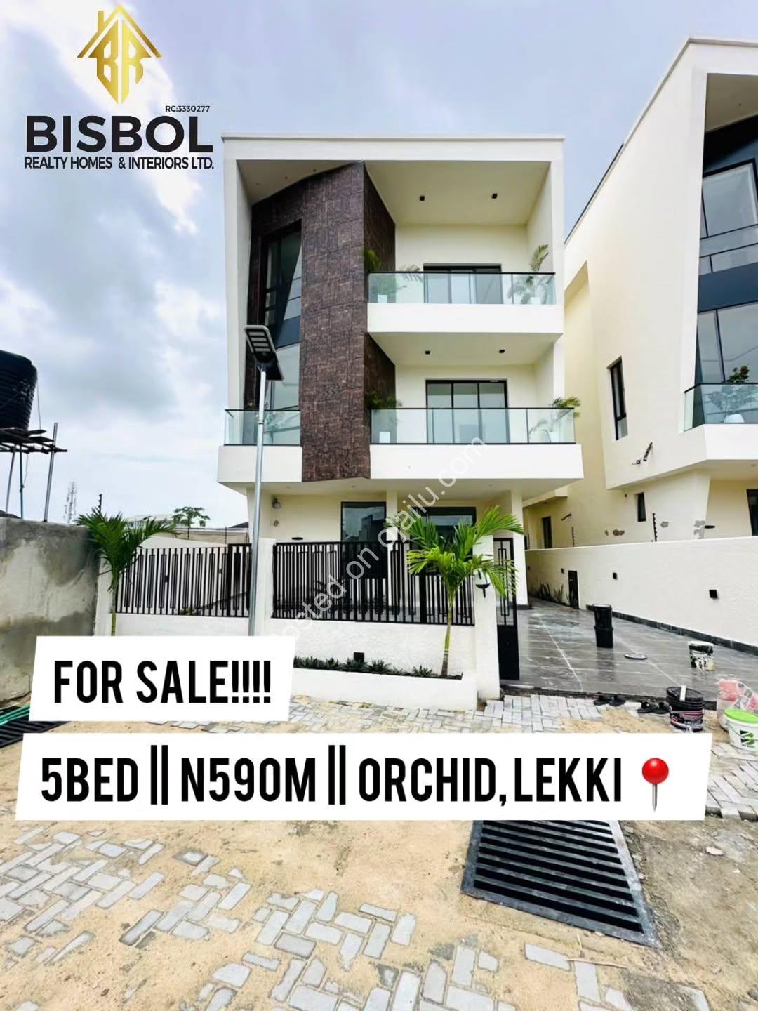 Move-In Ready 5-Bed Duplex with Pool & Gym