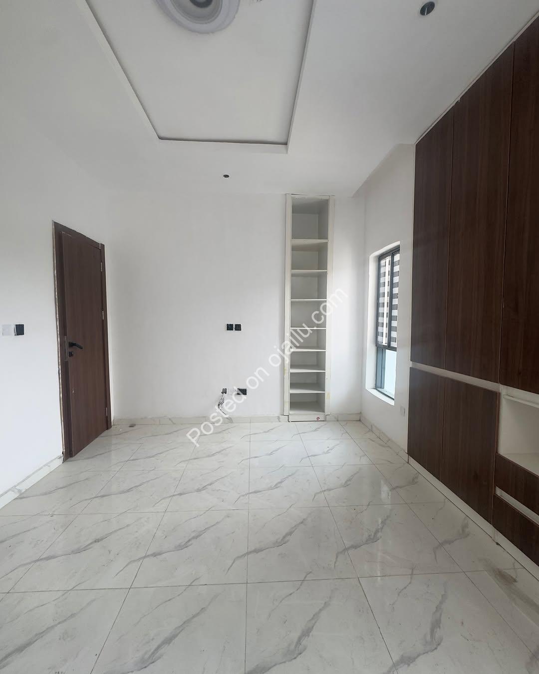 Ologolo’s Finest: 5-Bed Duplex with Pool & Gym