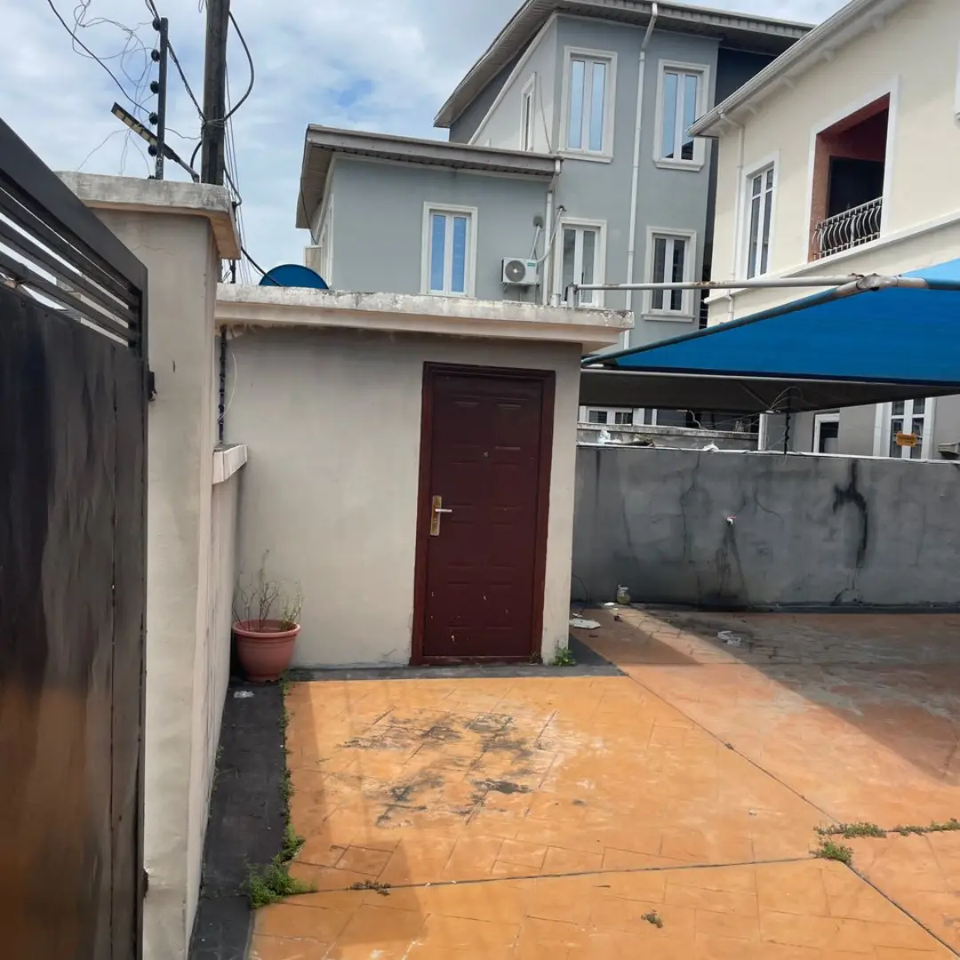 4-Bed Ensuite Duplex with Jacuzzi in Lekki County