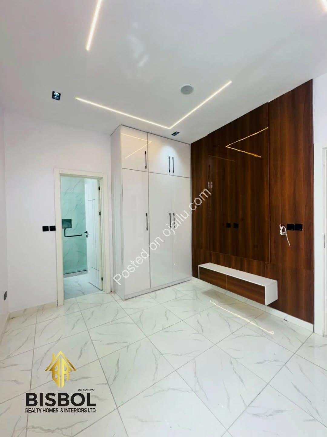 Move-In Ready: 5BR Duplex with Smart Finishes
