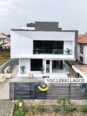 5-Bed Smart Duplex: Pool, Elevator & Cinema in VGC!