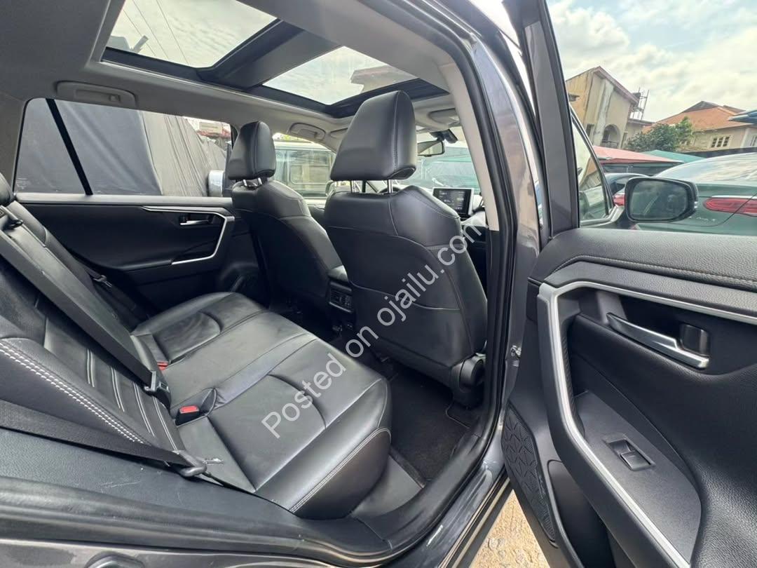 FULL TOYOTA RAV4 2025 – TOKUNBO & MINT CONDITION!