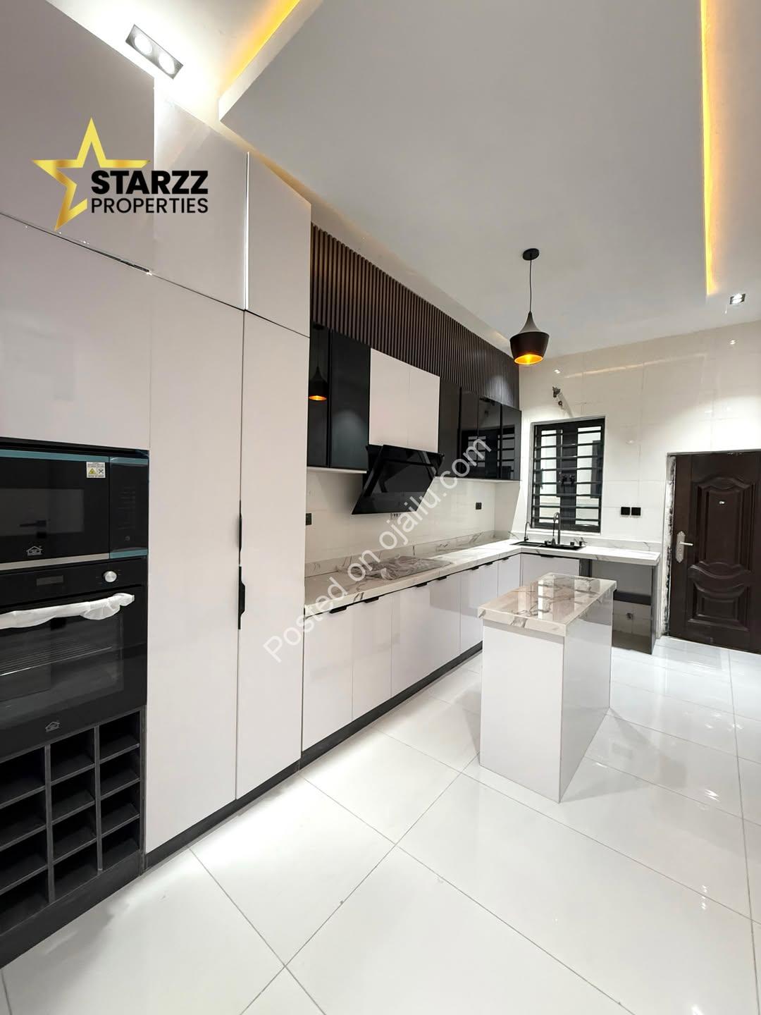 Stunning 4BR Duplex with Bluetooth Speakers