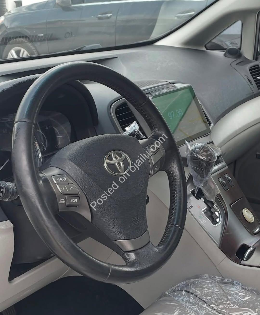 2012 Toyota Venza XLE: Rare Panoramic Sunroof & Loaded!