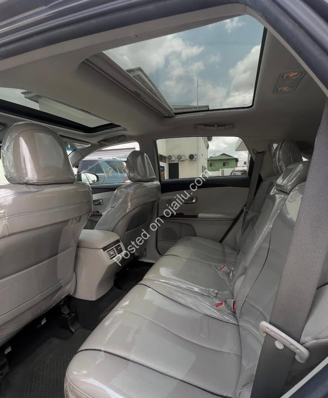 2012 Toyota Venza XLE: Rare Panoramic Sunroof & Loaded!