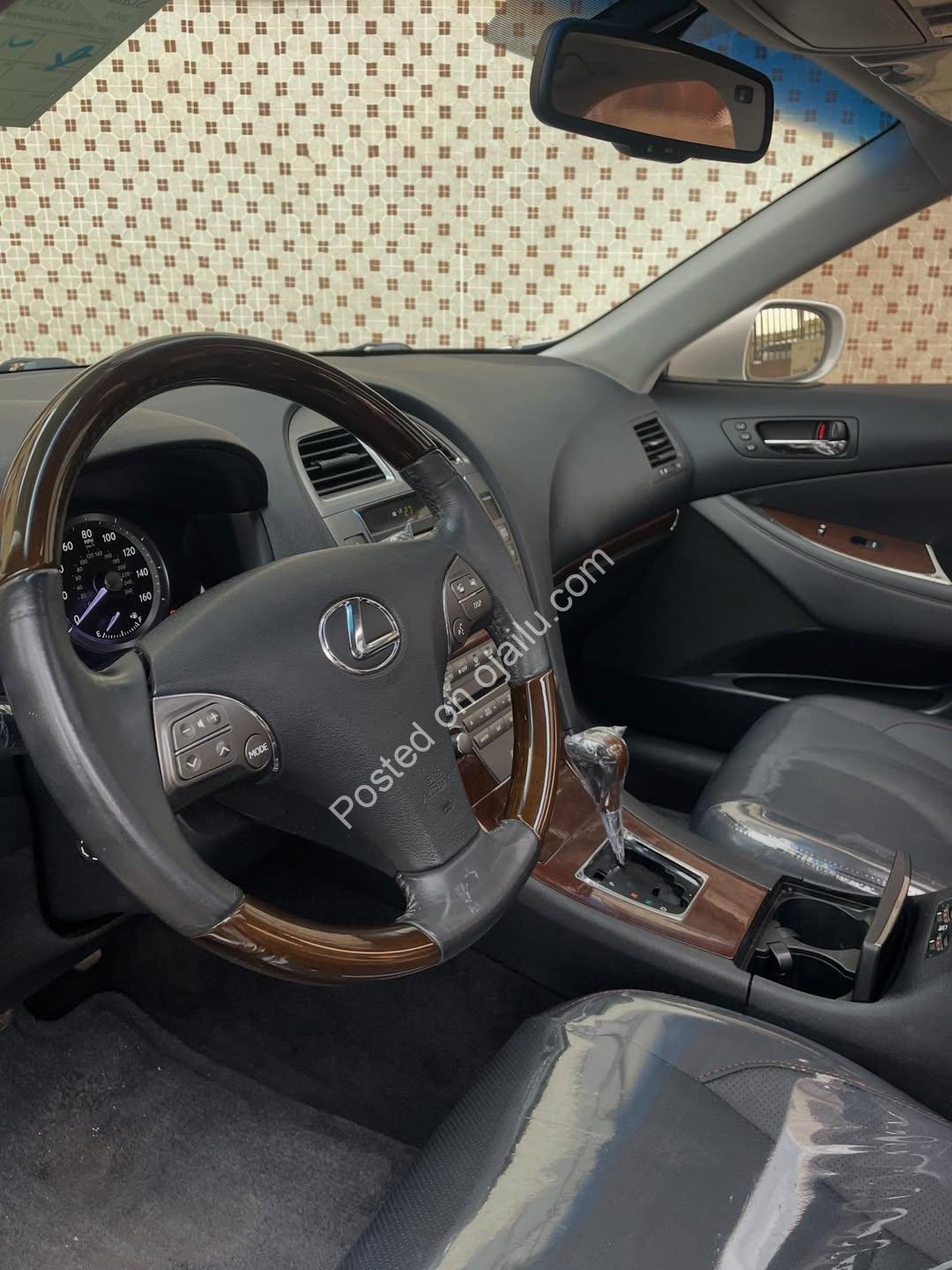 2010 Lexus ES350: Keyless, Panoramic, Perfection!