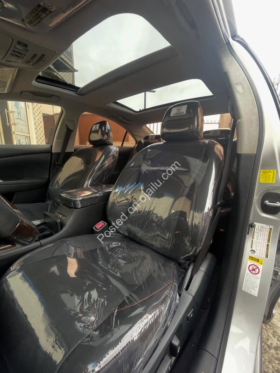 2010 Lexus ES350: Keyless, Panoramic, Perfection!