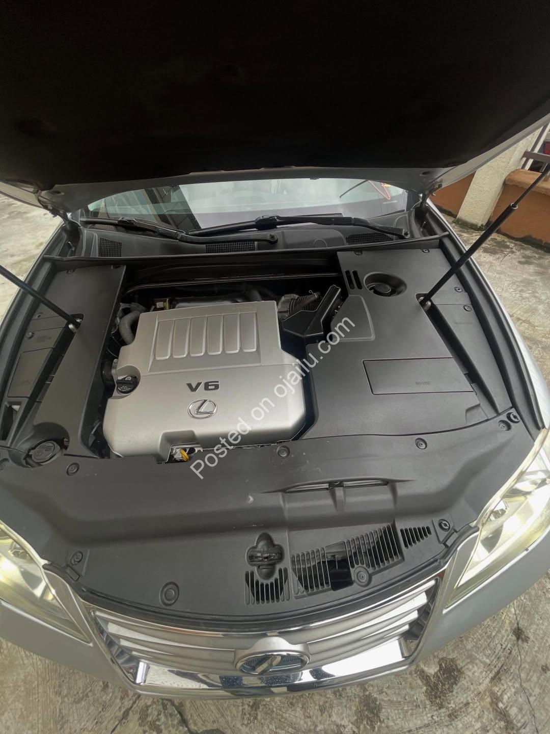 2010 Lexus ES350: Keyless, Panoramic, Perfection!