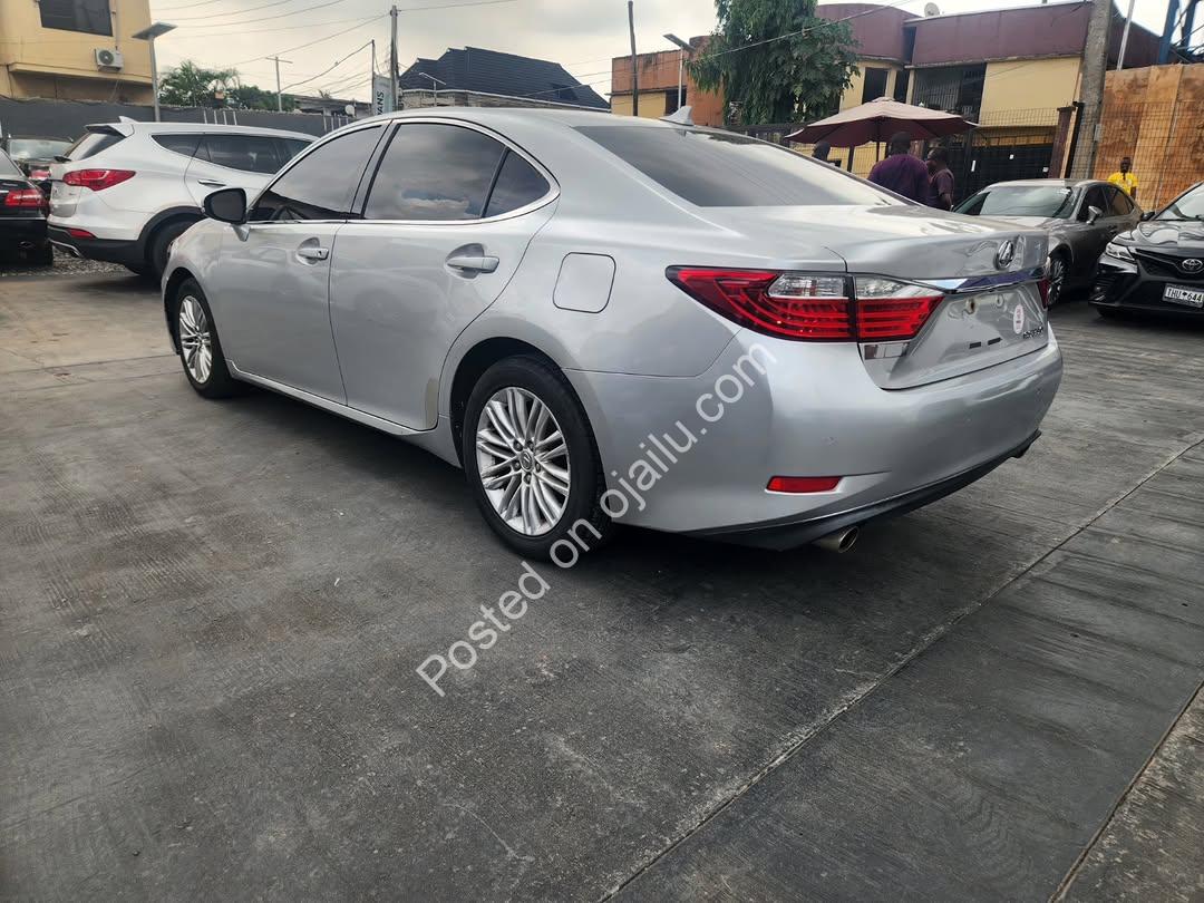 2013 Lexus ES350 – Elegance Meets Value