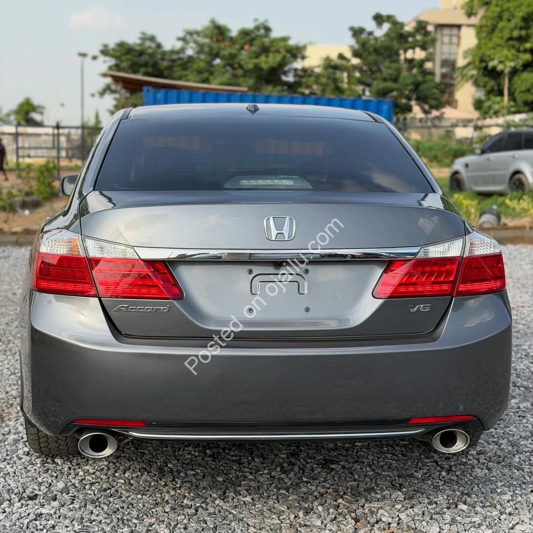 2014 Honda Accord V6 – Power, Luxury & Pristine Papers