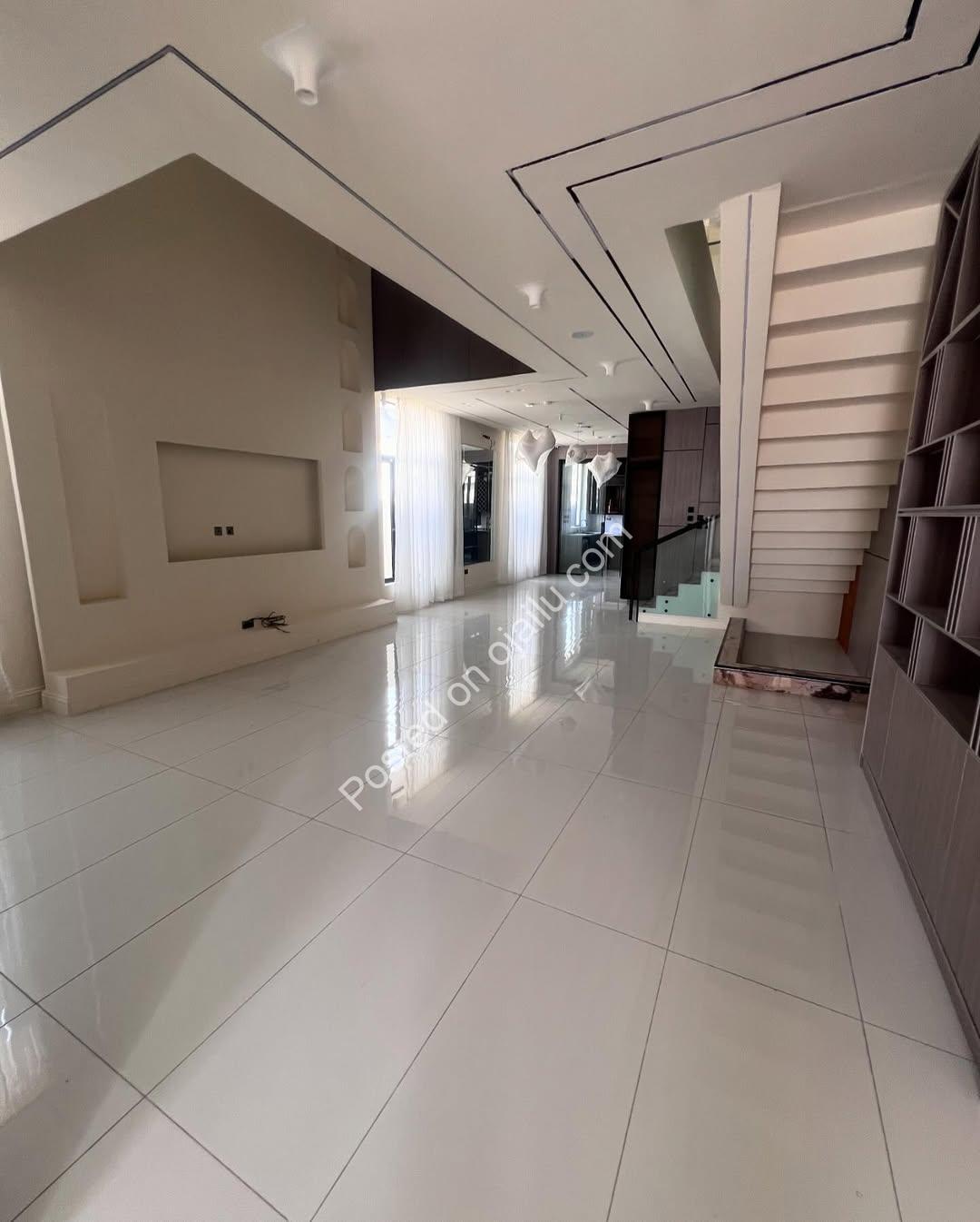 Orchid Lekki: 5-Bed Duplex with Pool, 530M