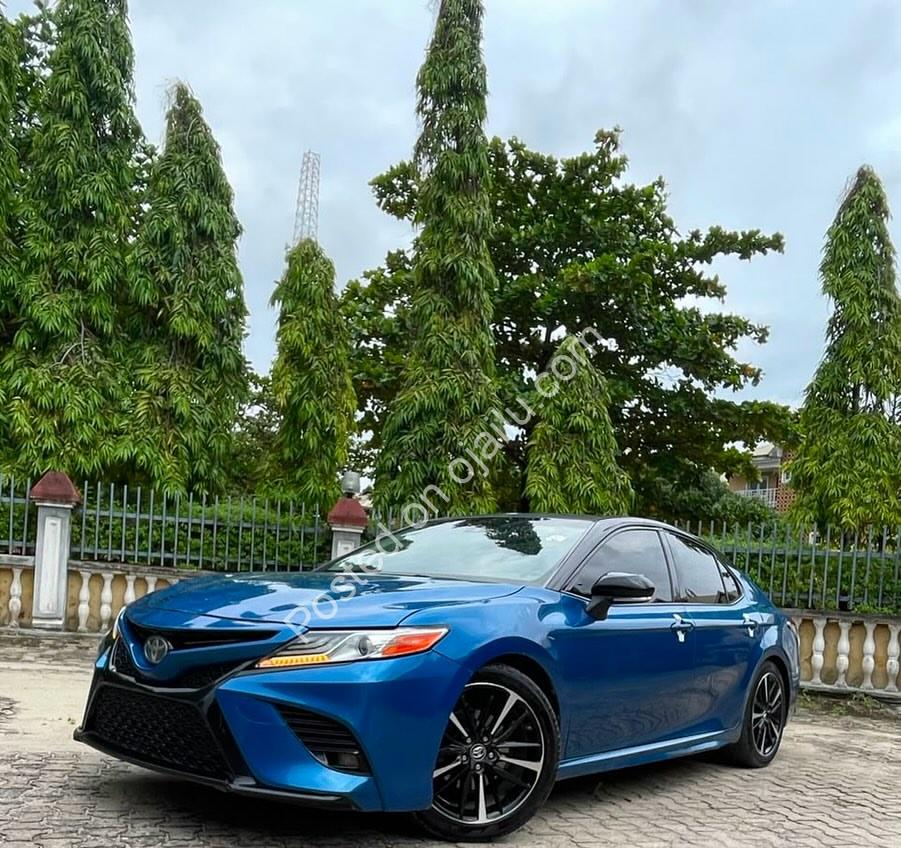2019 Toyota Camry XSE | Panoramic Roof & Keyless Start | 28.8M