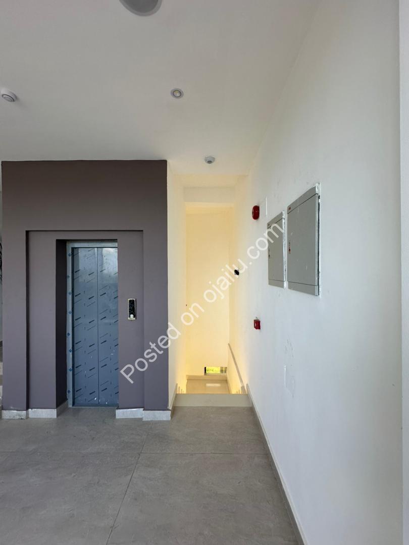 Ikoyi Elegance: Elevator, Cinema & Pool