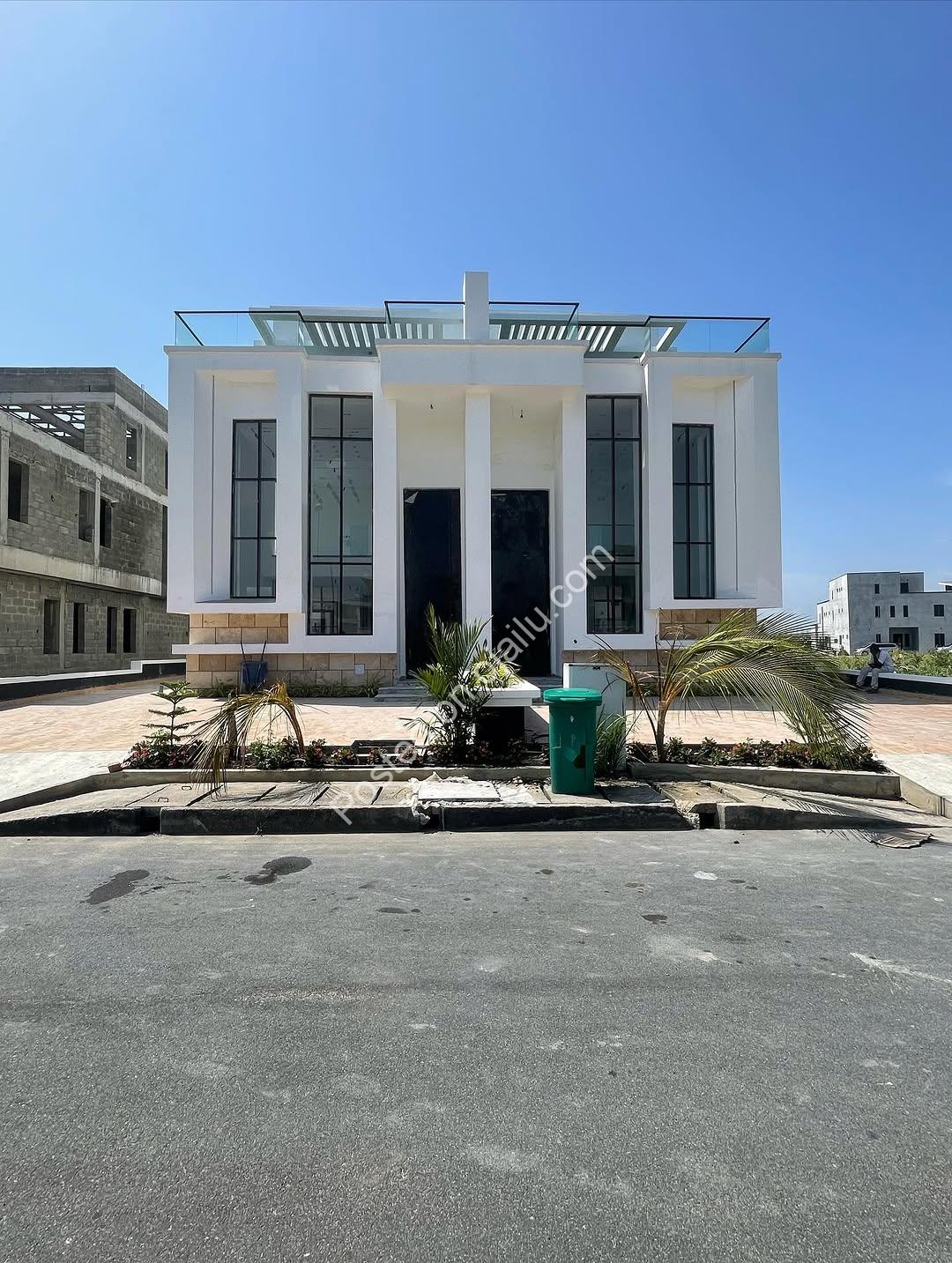Elevator, Cinema & Pool in Lekki’s Finest
