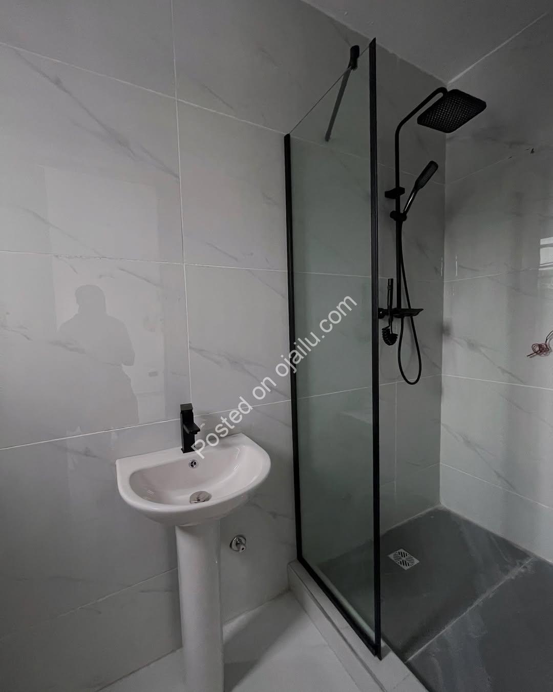 Secure 5-Bedroom Duplex: Move-In Ready in VGC