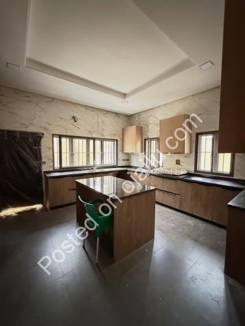 En-suite 4BR Terrace in Prime Guzape | 700M