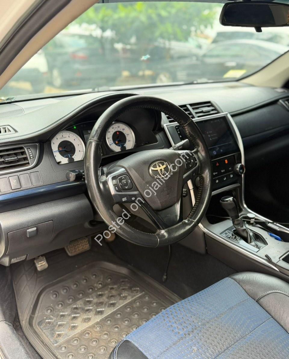 2016 Toyota Camry SE: Loaded & Mint – 12.3M
