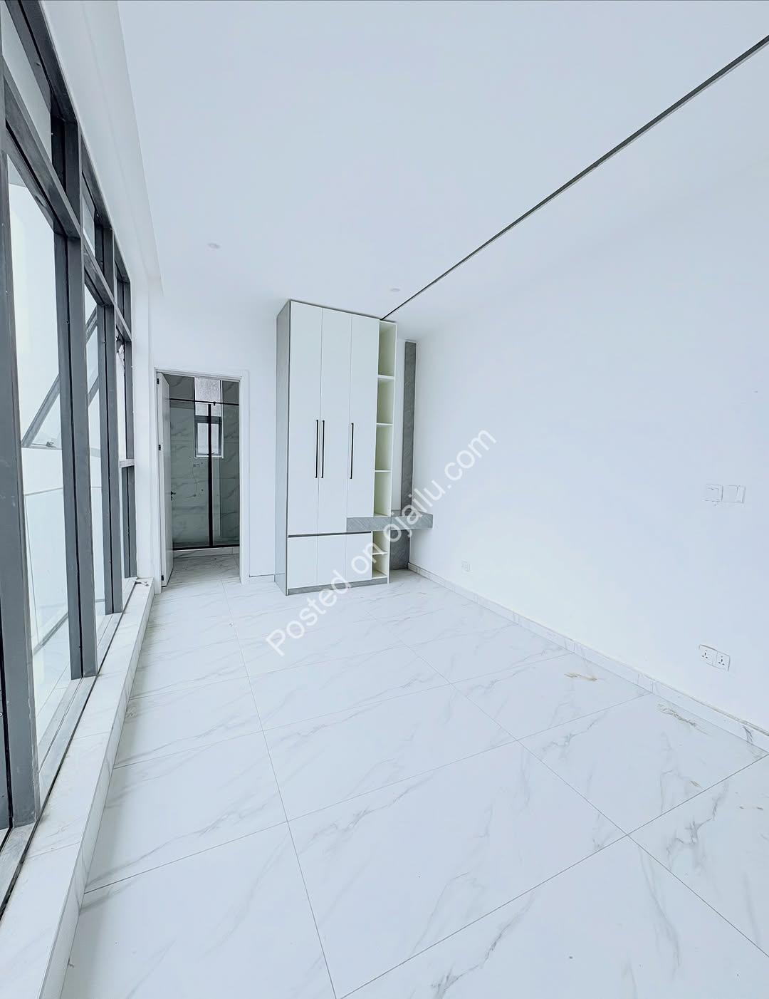 BESPOKE 2BR Apartment: Brand New, Fitted & Prime Oniru