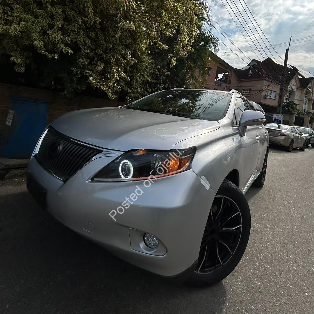 2011 Lexus RX350: Immaculate & Loaded!